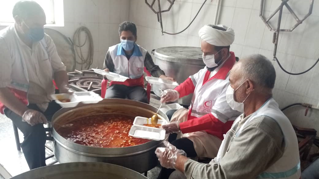 550 پرس غذای گرم بین نیازمندان شهرستان درمیان توزیع شد